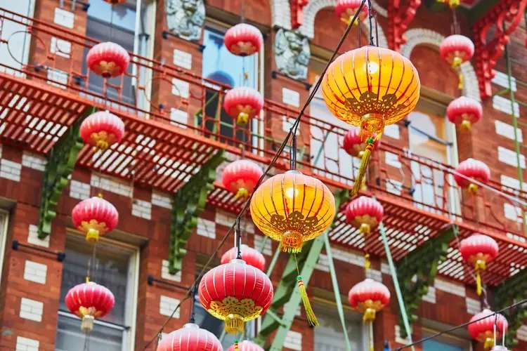 7 Tradisi Imlek Hong Kong yang Meriah dan Penuh Makna, Mas Bellboy