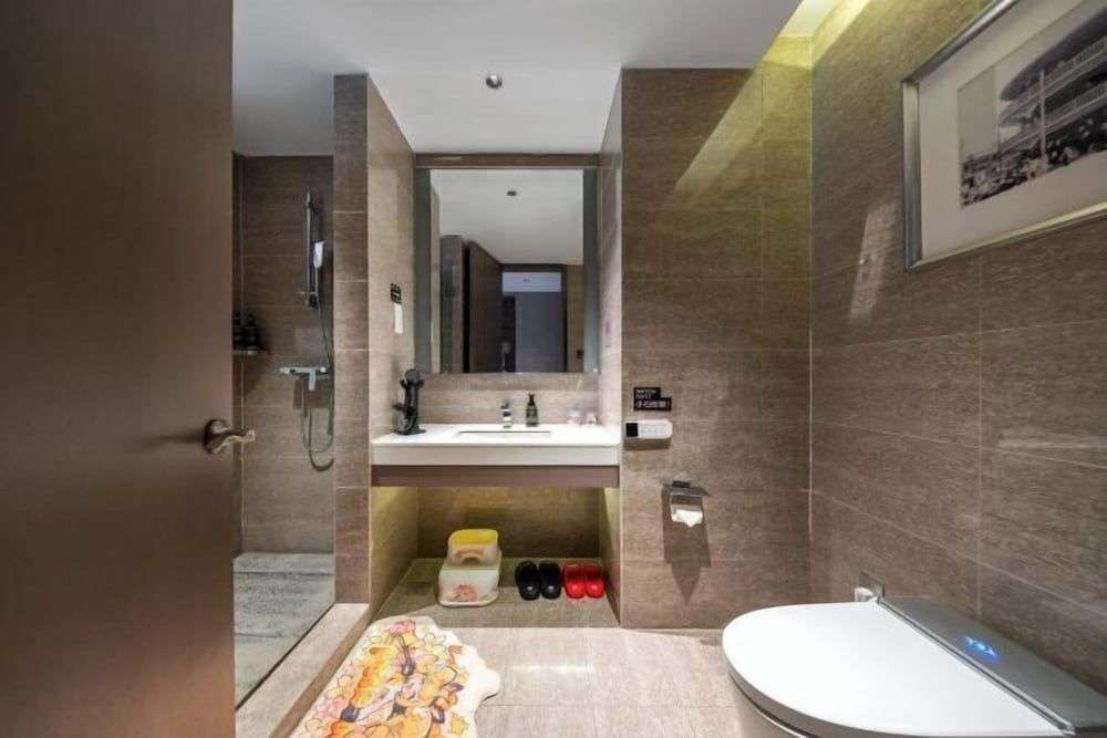 Shanghai Xujiahui 80,000 Stadium Quli Hotel