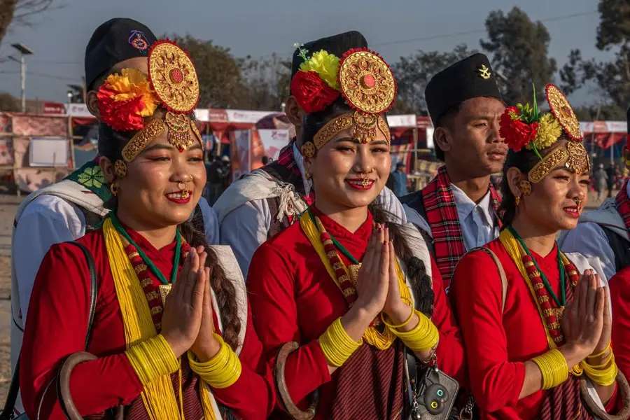 Snapshot Budaya: Pakaian Adat Nepal dalam Sekilas, Mas Bellboy