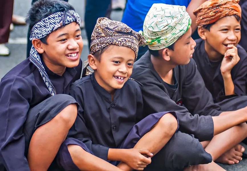 Snapshot Budaya: Pakaian Adat Cianjur dalam Sekilas, Mas Bellboy