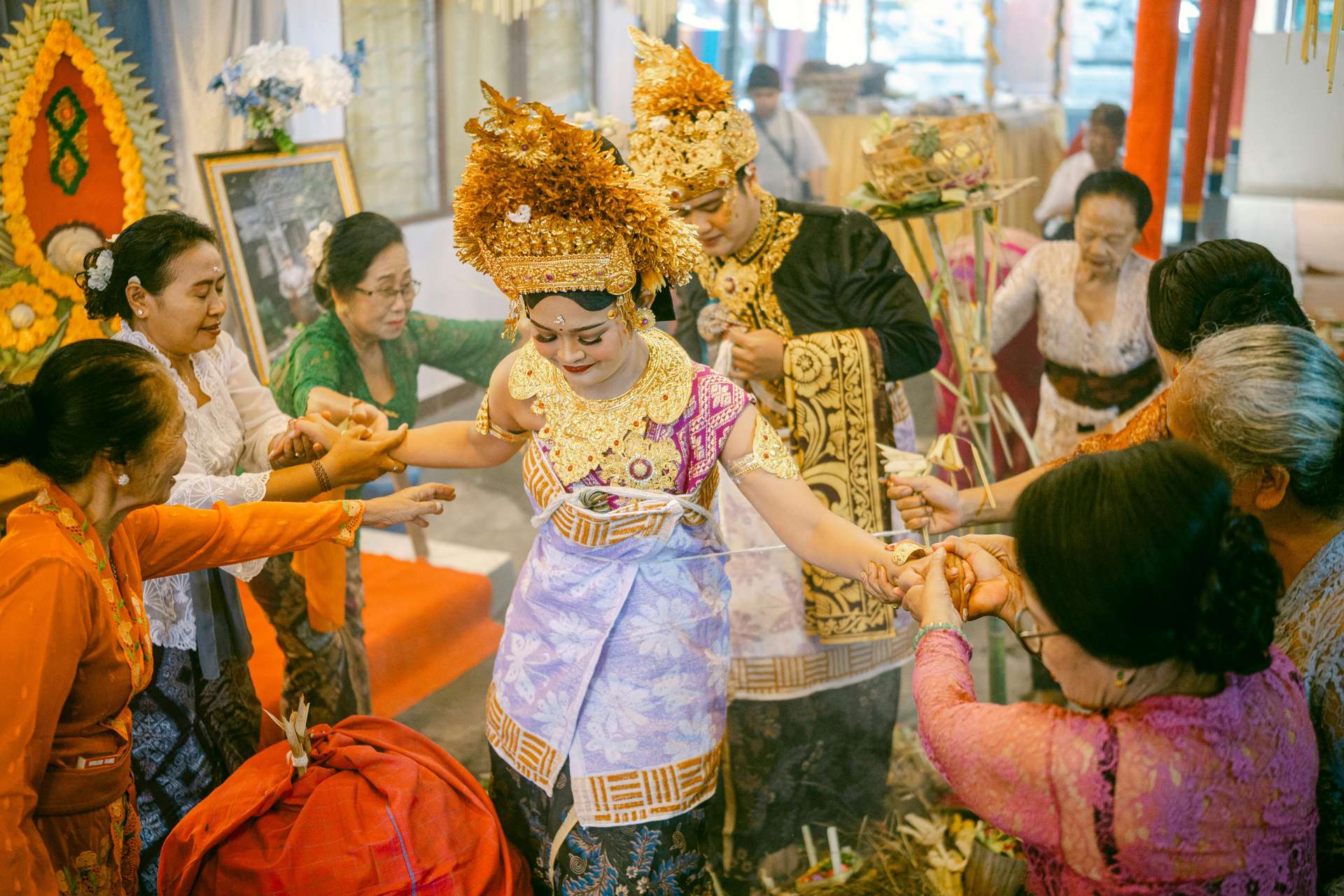 Snapshot Budaya: Pakaian Adat Karangasem dalam Sekilas, Mas Bellboy