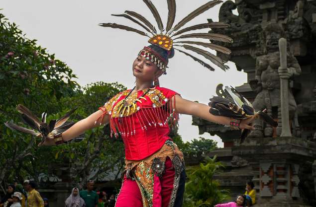 Snapshot Budaya: Pakaian Adat Berau dalam Sekilas, Mas Bellboy