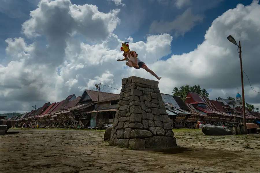 Fahombo: Menyingkap Filosofi, Sejarah, dan Ritus Sakral Suku Nias, Mas Bellboy