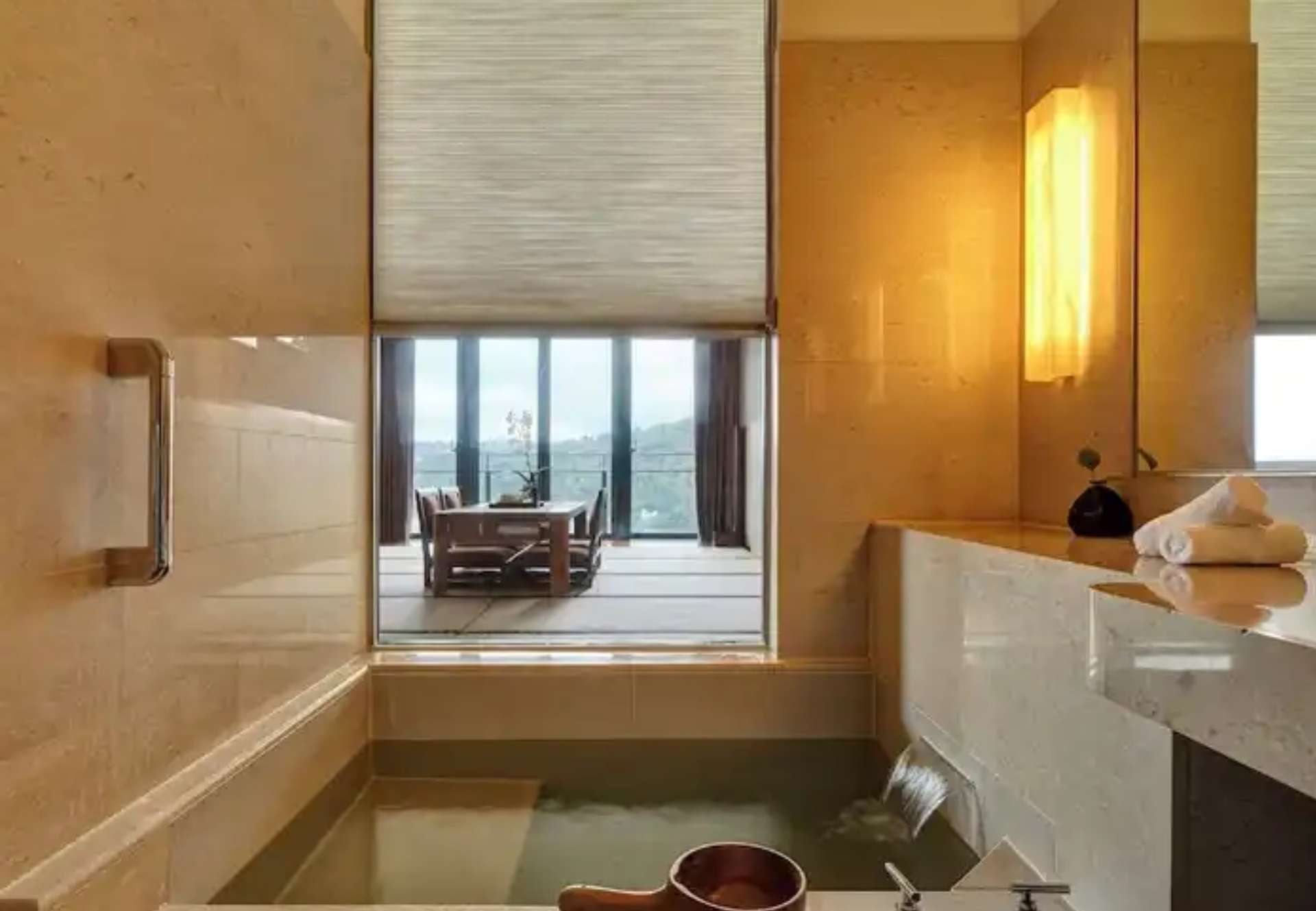 โรงแรมเฟลอร์เดอชีน (Fleur de Chine Hotel)