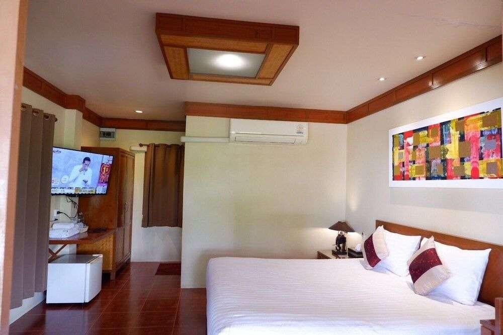 Uthai River Lake Resort (อุทัย ริเวอร์ เลค รีสอร์ท)