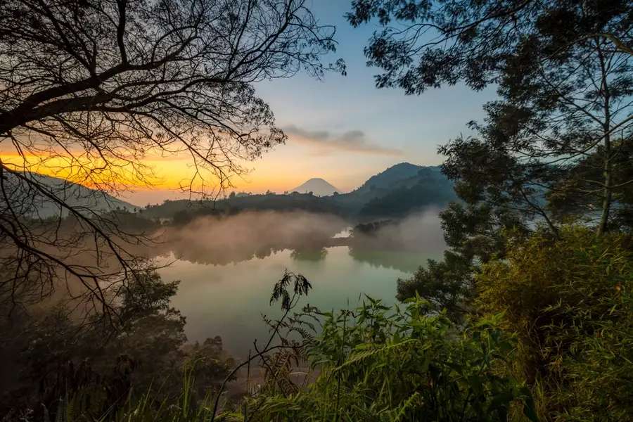 Pesona Eksotis Kawah Sileri di Tengah Lanskap Dieng, Mas Bellboy