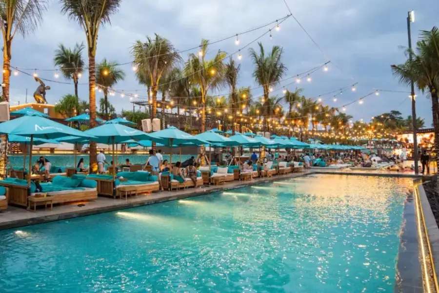 Best Things to Do in Canggu: From Partying at Beach Clubs to Surfing on the Beach, Traveloka Accomodation