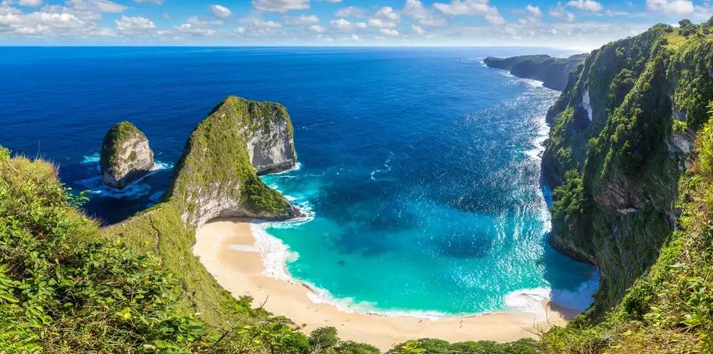 Diamond Beach: A Scenic Adventure Beyond Bali’s Main Island, Traveloka Accomodation