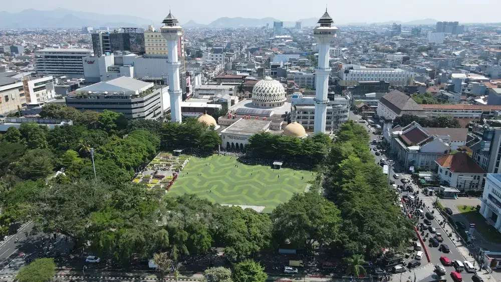 Alun Alun Regol Bandung: Tempat Santai dan Wisata Menarik di Sekitarnya, Traveloka Team