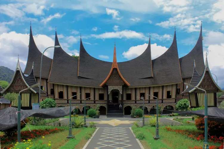 Istana Pagaruyung, Pesona Wisata Ikon Budaya di Minangkabau, Traveloka Team