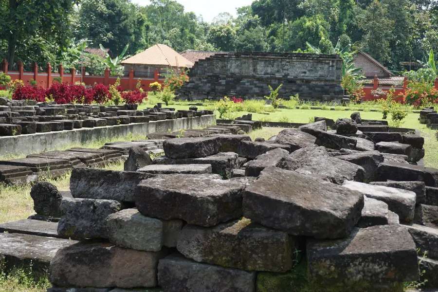 Menjelajahi Candi Gurah di Kediri dan Asal Usulnya, Traveloka Team