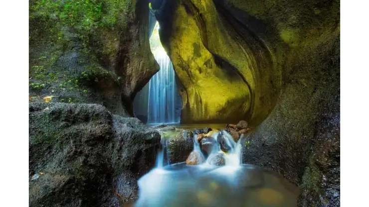 Tukad Cepung Waterfall Bali: Find the Hidden Waterfall Behind the Rocks, Traveloka MY