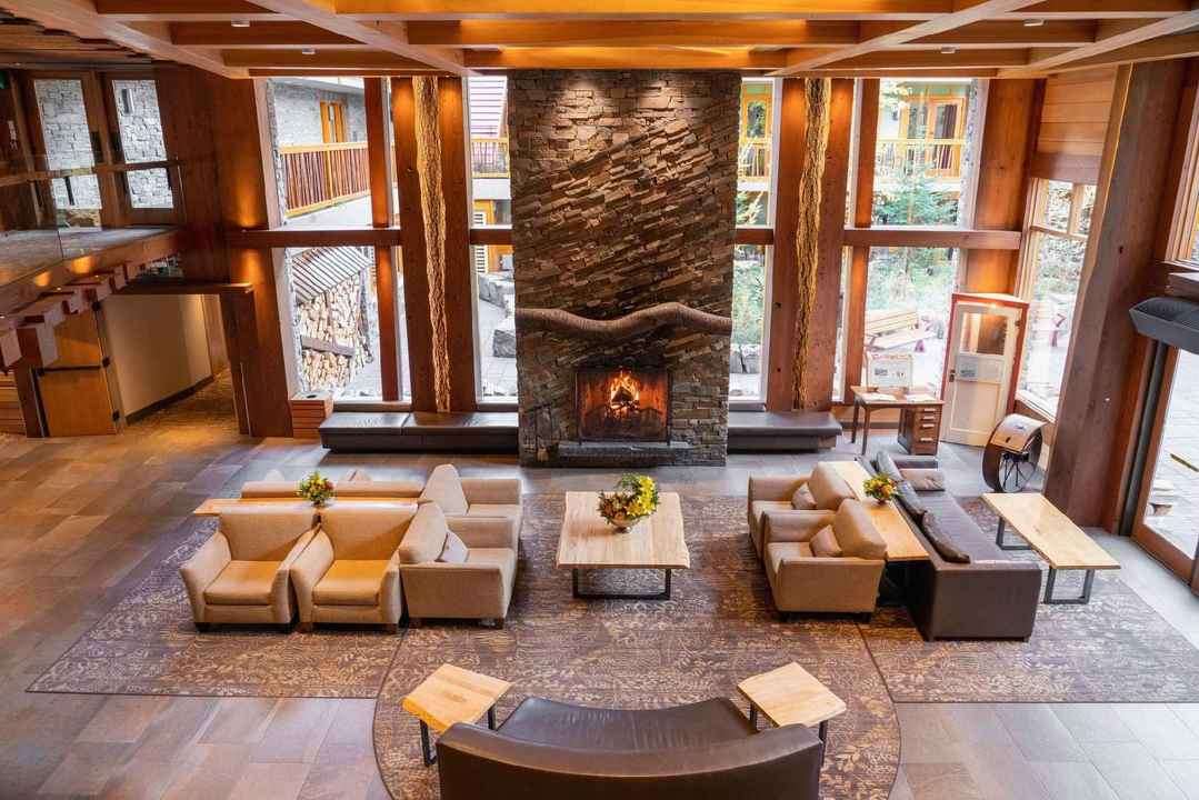 Moose Hotel & Suites