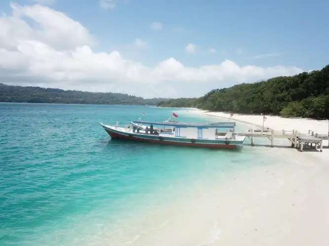 Pulau Kapoposang, Pesona Bahari dan Keindahan Bawah Laut Pangkep yang Memukau  , Traveloka Accomodation