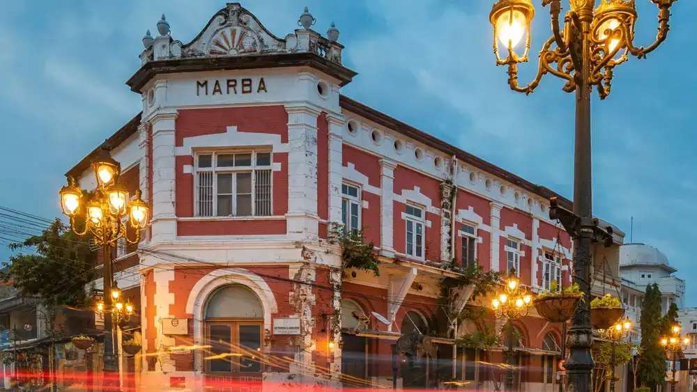 Lebih dari Sekadar Tempat Foto, Ini Cerita dan Keunikan Gedung Marba di Jantung Kota Lama Semarang , Traveloka Accomodation