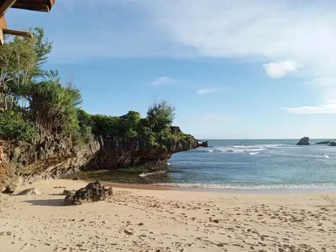 Pesona Pulau Simping Singkawang: Wisata Pulau Mungil Unik dan Rute Jalan Kaki, Traveloka Accomodation