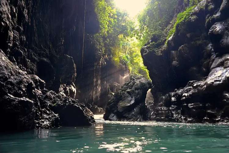 Kedung Cinet, Wisata Alam dengan Tebing yang Memukau, Traveloka Accomodation