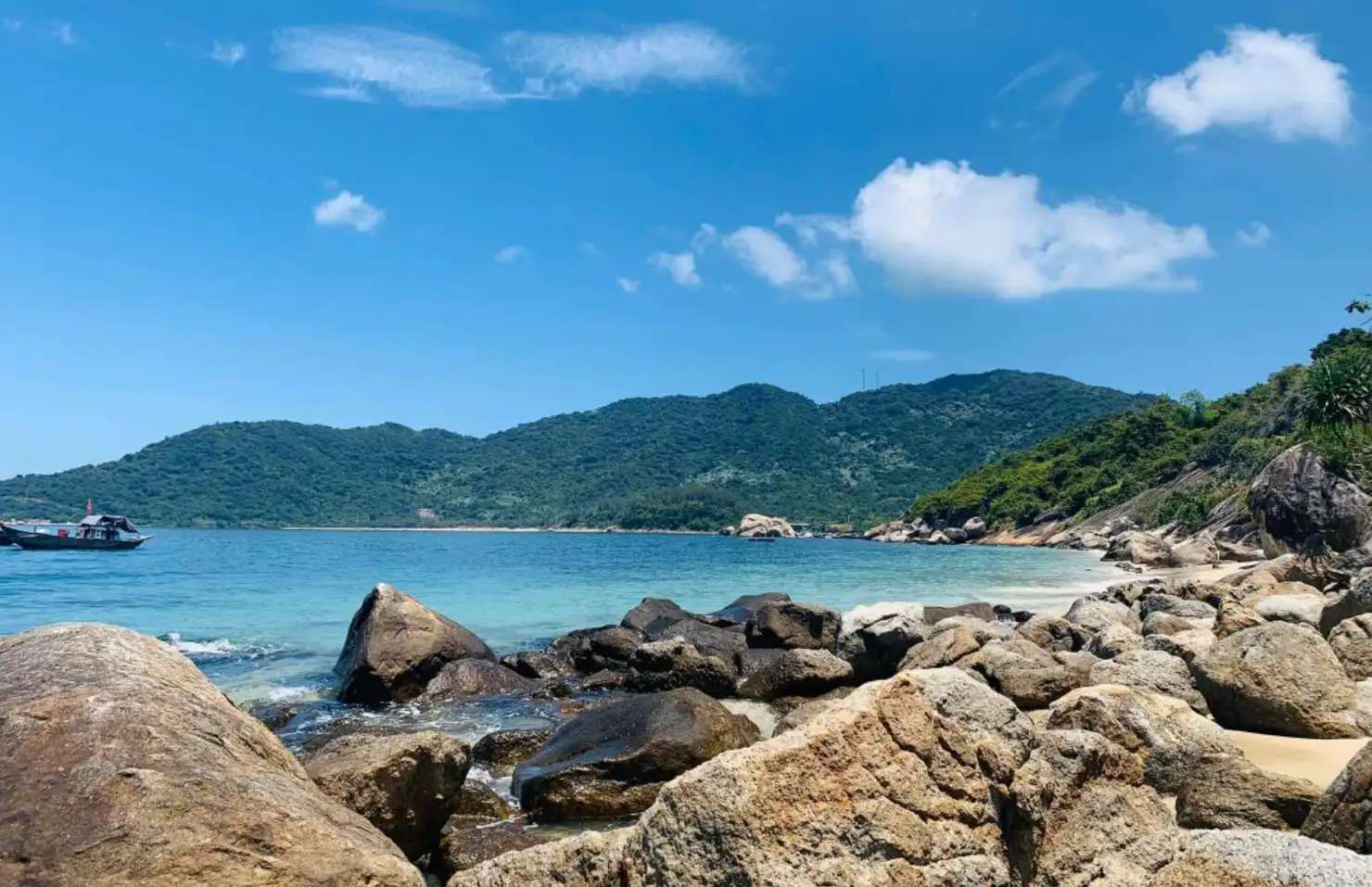 Pulau Langkadea: Pulau Tak Berpenghuni di Pangkep untuk Camping dan Snorkeling, Waktu baca 3 menit