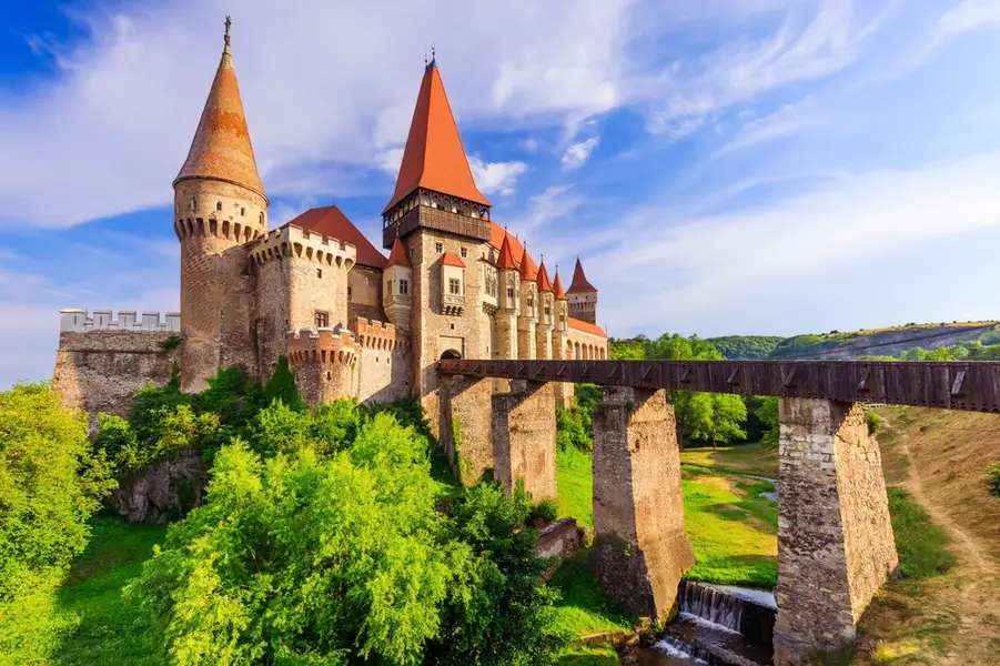 Mata Uang Romania: Mengenal Leu Romania, Pecahan, dan Tips Menukarnya, Traveloka Accomodation