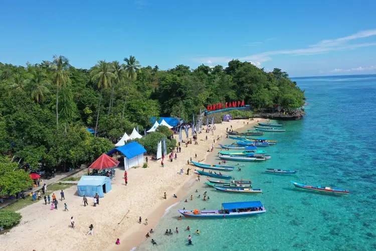 Pulau Wawonii: Tempat Wisata Menarik dan Cara Menuju ke Sana dari Kendari, Traveloka Accomodation