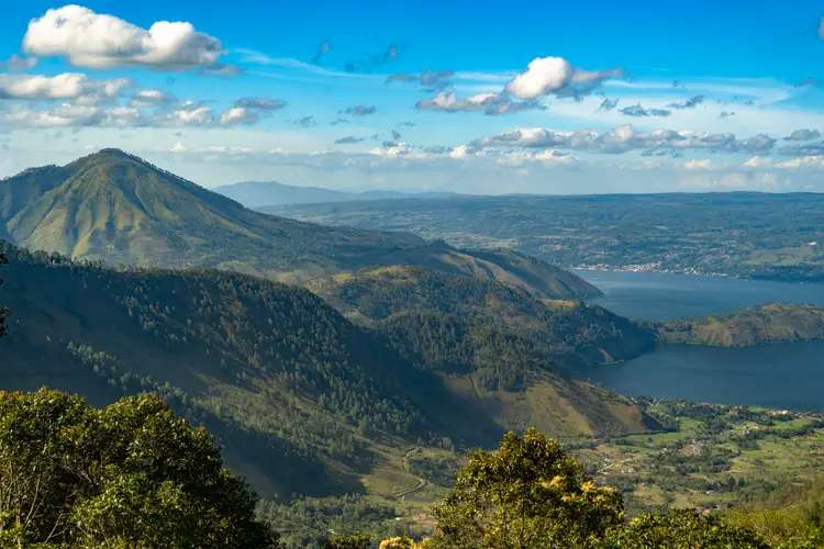 Bukit Cinta Samosir: Lokasi, Tiket, dan Pemandangan Danau Toba dari Padang Rumput, Waktu baca 3 menit