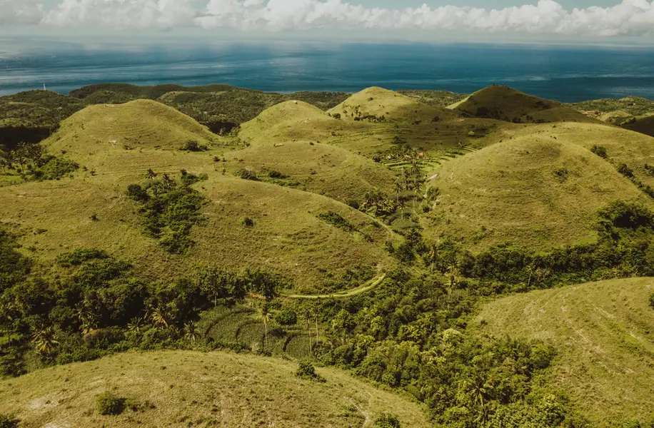 Bukit Ilalang Sukabumi: Lokasi, Harga Tiket, dan Spot Sunset di Nyalindung, Traveloka Accomodation
