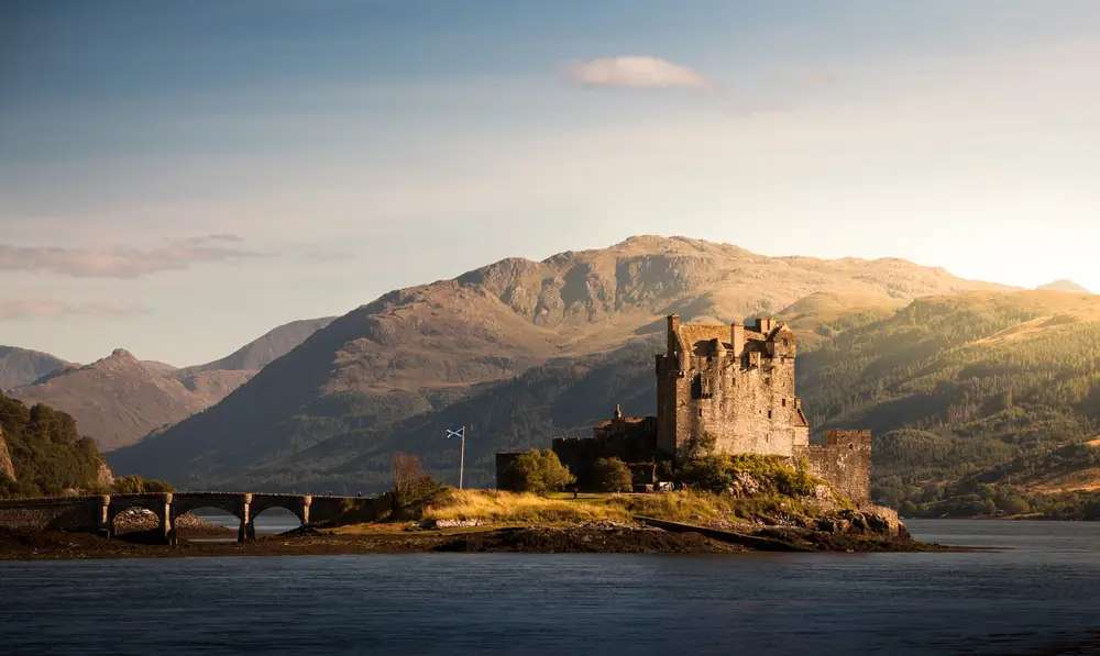 Eilean Donan Castle: Kastel di Pertemuan Tiga Loch di Highland Skotlandia, Traveloka Accomodation