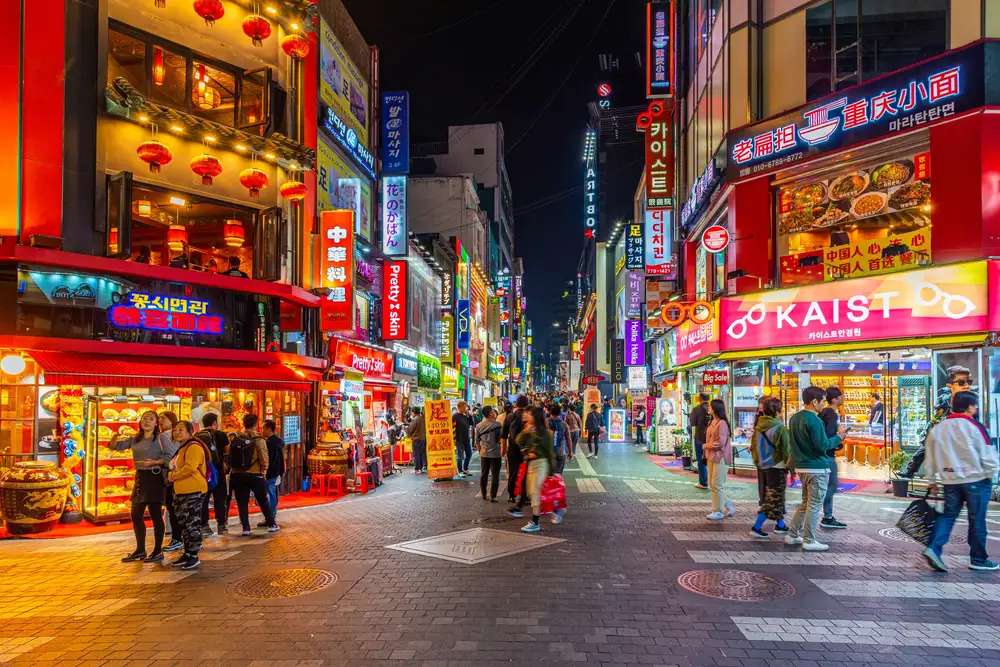 Myeongdong Night Market Seoul, Surga Street Food di Korea Selatan, Waktu baca 3 menit