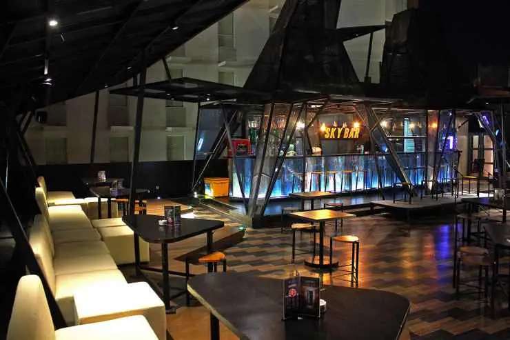 7  Rooftop Bar in Surabaya dengan City View Terbaik, Traveloka Team