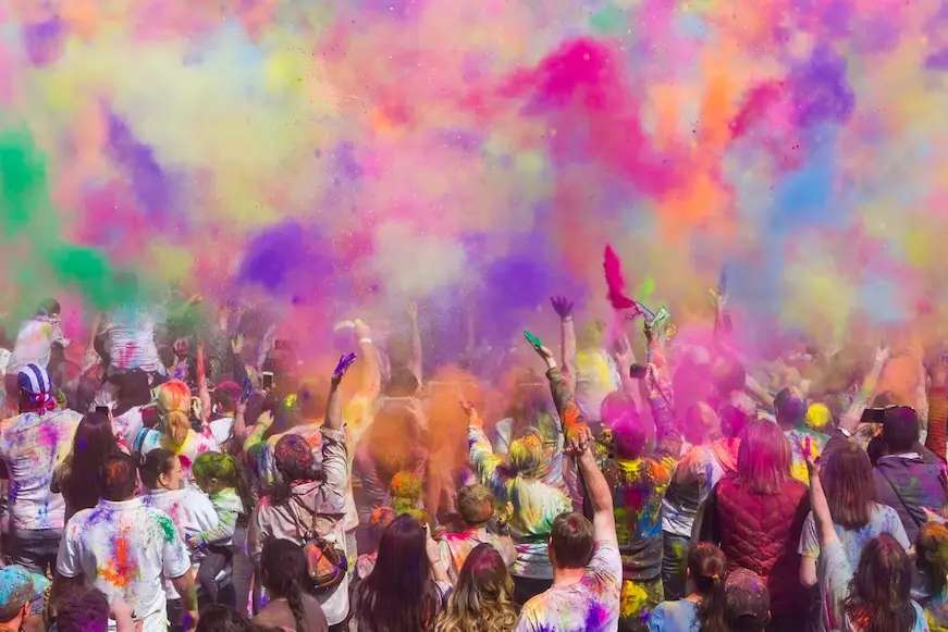 Holi Festival India, Tradisi Musim Semi yang Mendunia, Traveloka Team