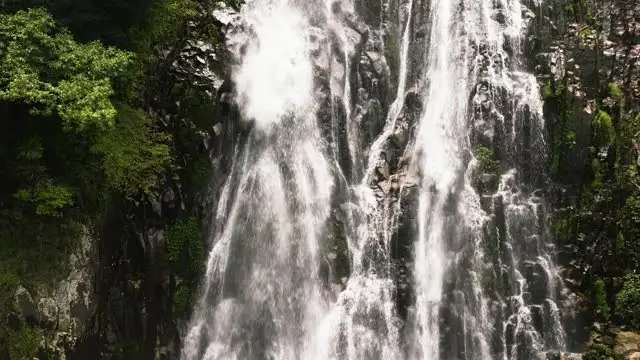 Pesona Air Terjun Sitapigagan dan Rekomendasi Hotel Terdekat , Traveloka Team