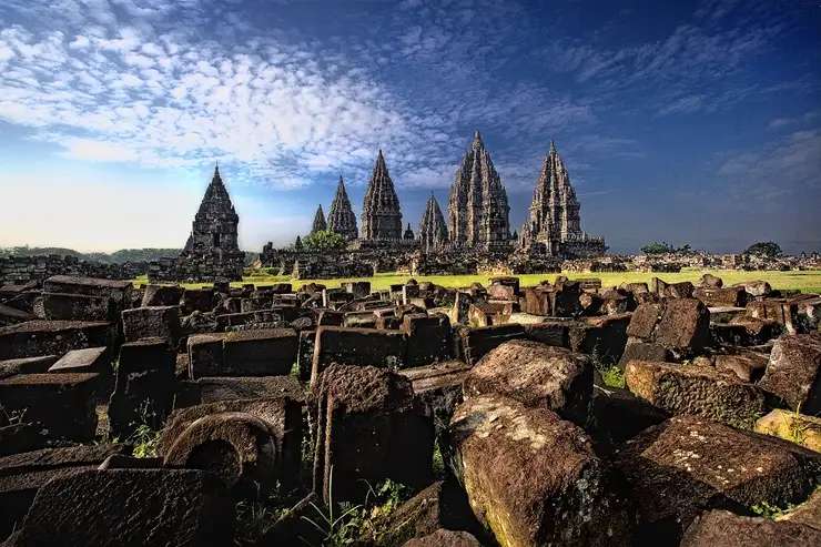 Mahabodhi Temple, Situs Suci Umat Buddha di India, Traveloka Team