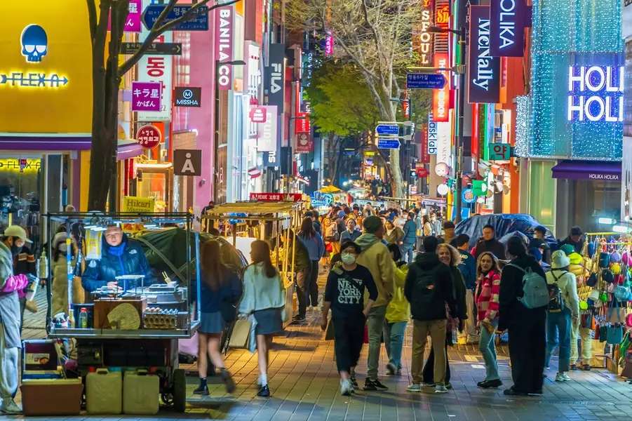 Panduan Mangwon Market: Tempat Berburu Kuliner Korea yang Ramah Kantong, Traveloka Team