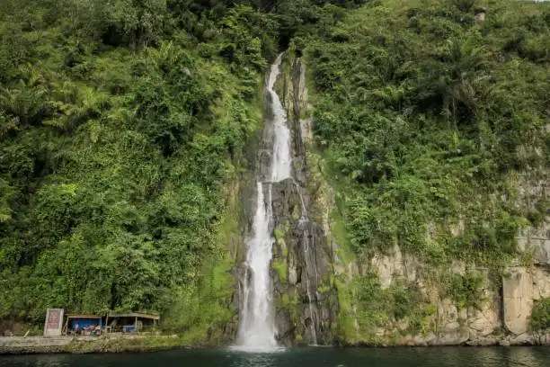 Air Terjun Siringo, Pesona Air Terjun Bertingkat di Tepi Danau Toba, Traveloka Team