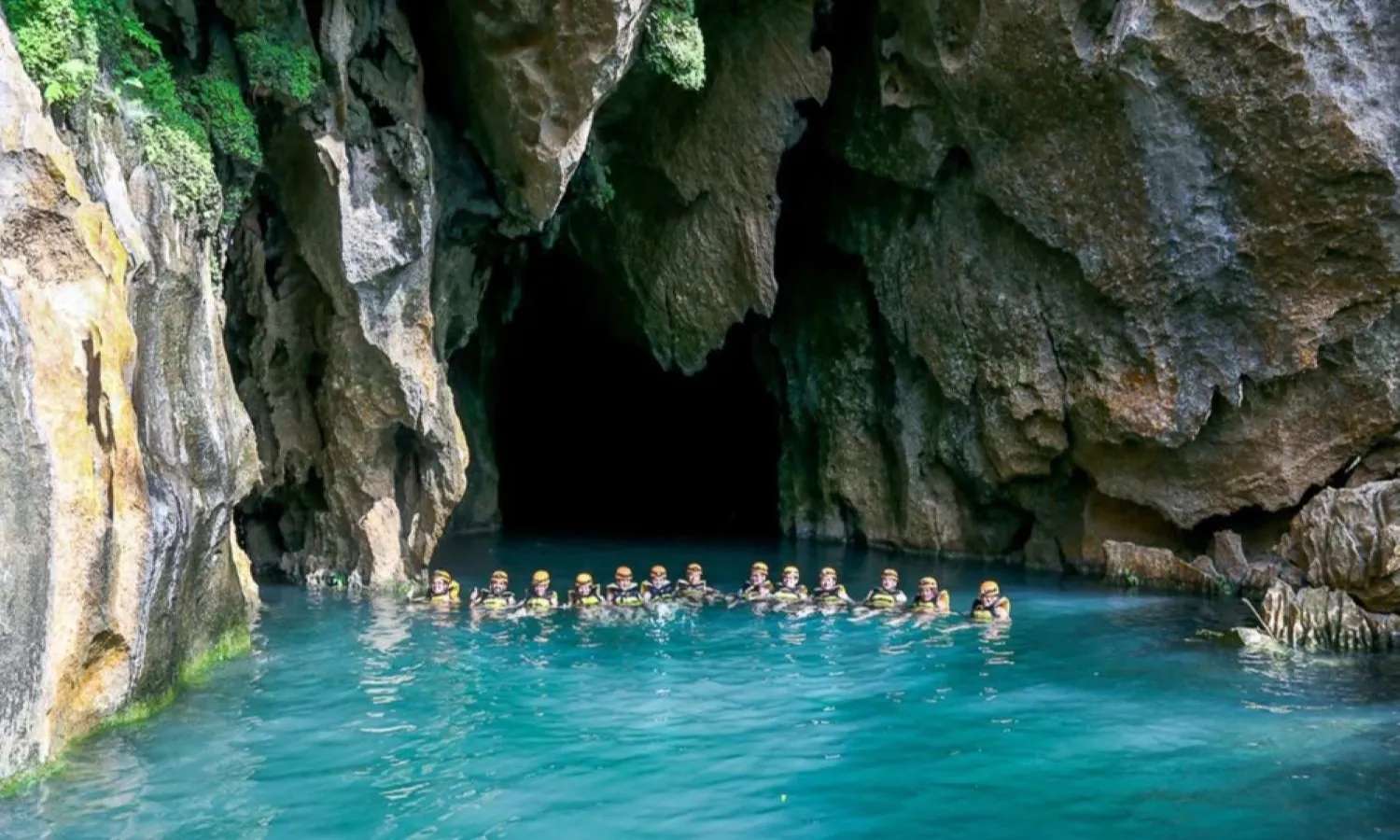 khám phá hang động Quảng Bình