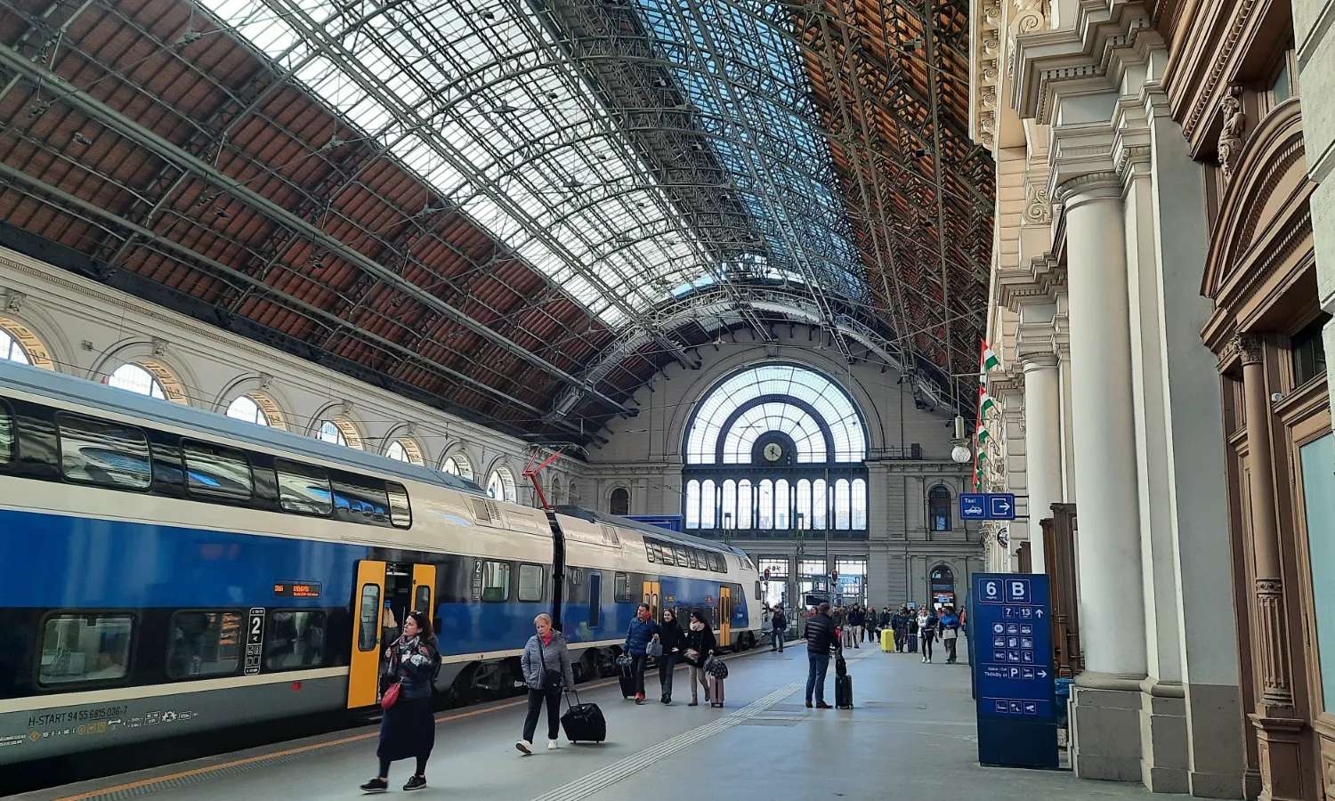 Di chuyển bằng giao thông hiện đại khi du lịch Budapest tự túc