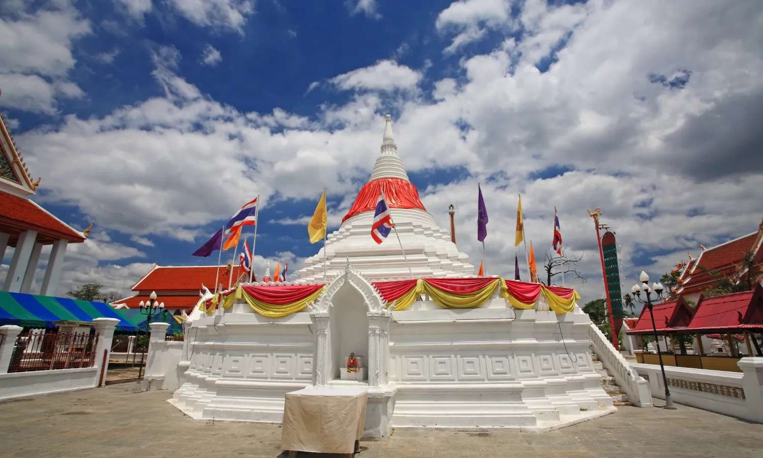 Chùa Wat Poramai Yikawat trên đảo Koh Kret